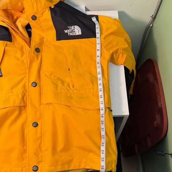 The North Face Yellow and Black Jacket with removeable fleece liner - Picture 11 of 15